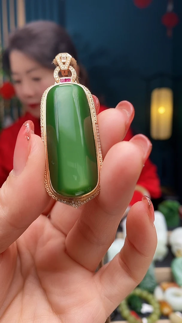 【闪购商品】和田玉吊坠18K金镶嵌吊坠