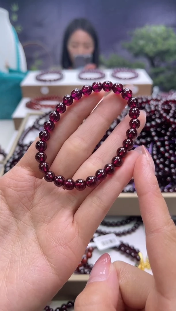【闪购商品】石榴石手串未镶嵌紫牙乌石榴石6mm+，多样式发一