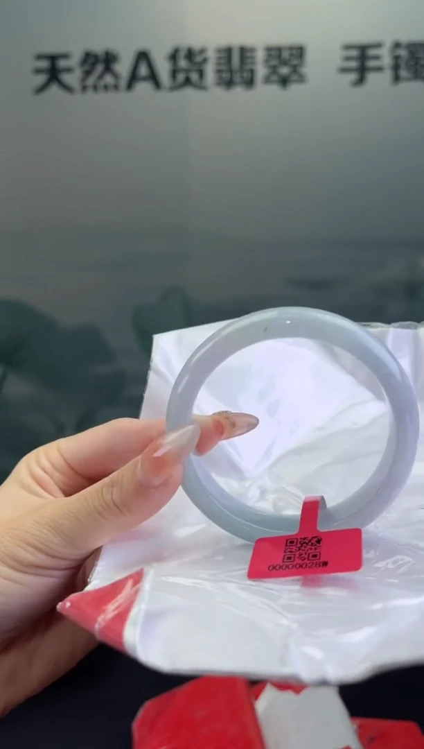 翡翠手镯未镶嵌翡翠手镯