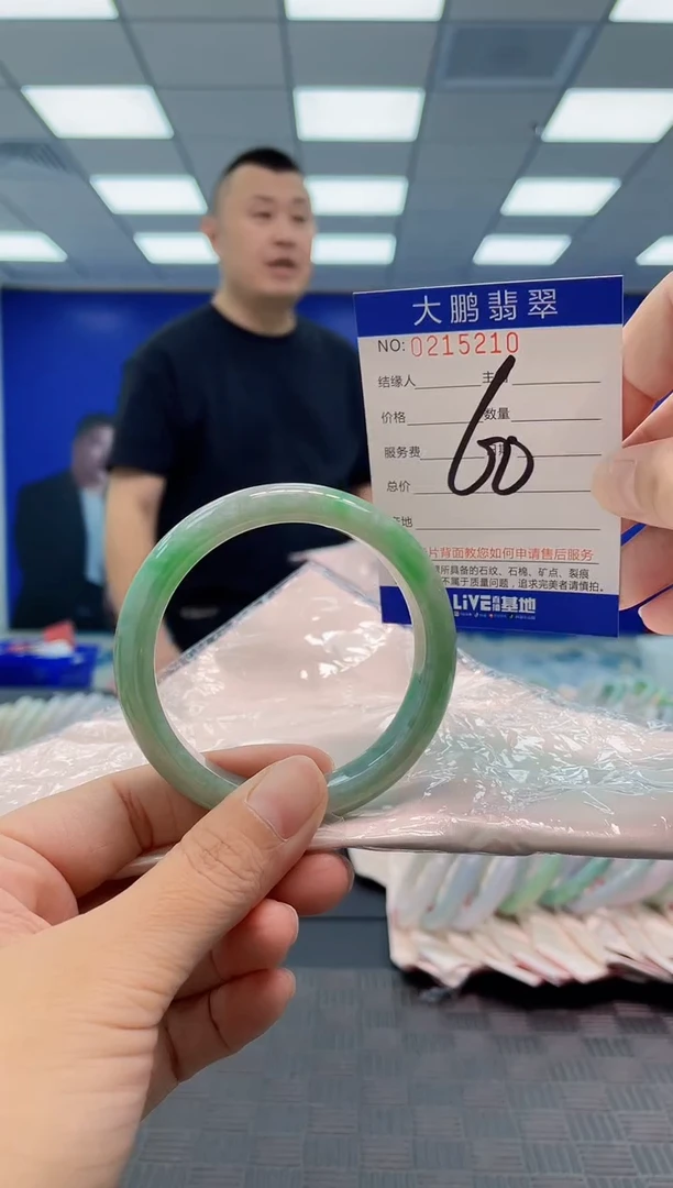 翡翠手镯未镶嵌AAAAAAAA