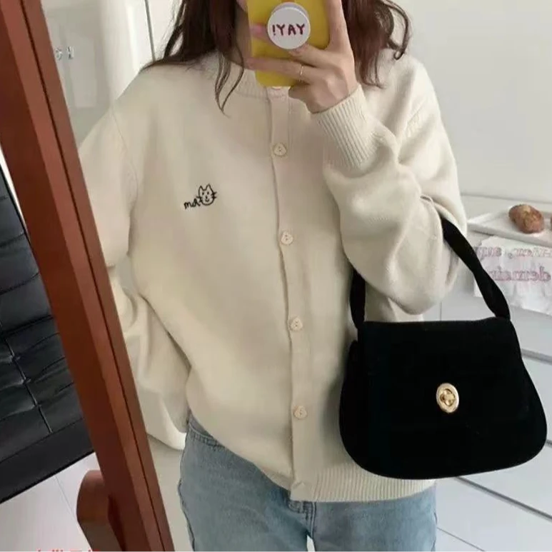 0066 新款春秋韩版单排扣针织开衫女圆领绣花外套纯色毛衣