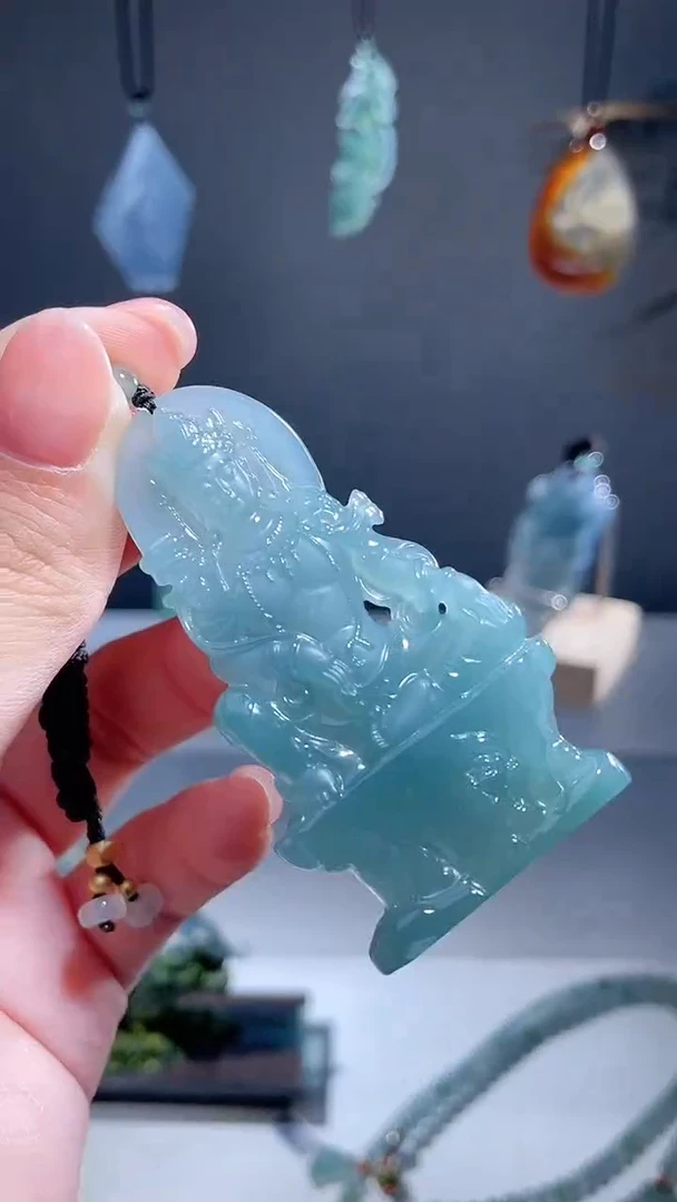 颈饰未镶嵌翡翠观音自在