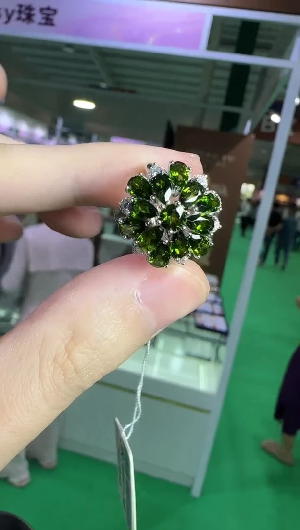 银S925镶嵌透辉石戒指繁花设计款