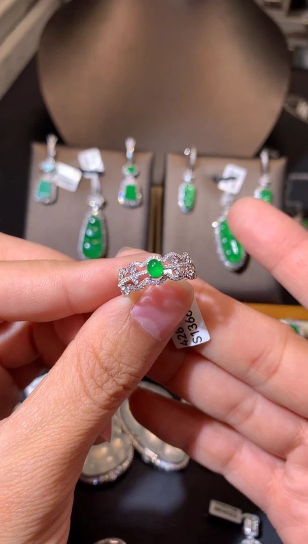 【闪购商品】翡翠吊坠(不含链)18K金镶嵌戒指