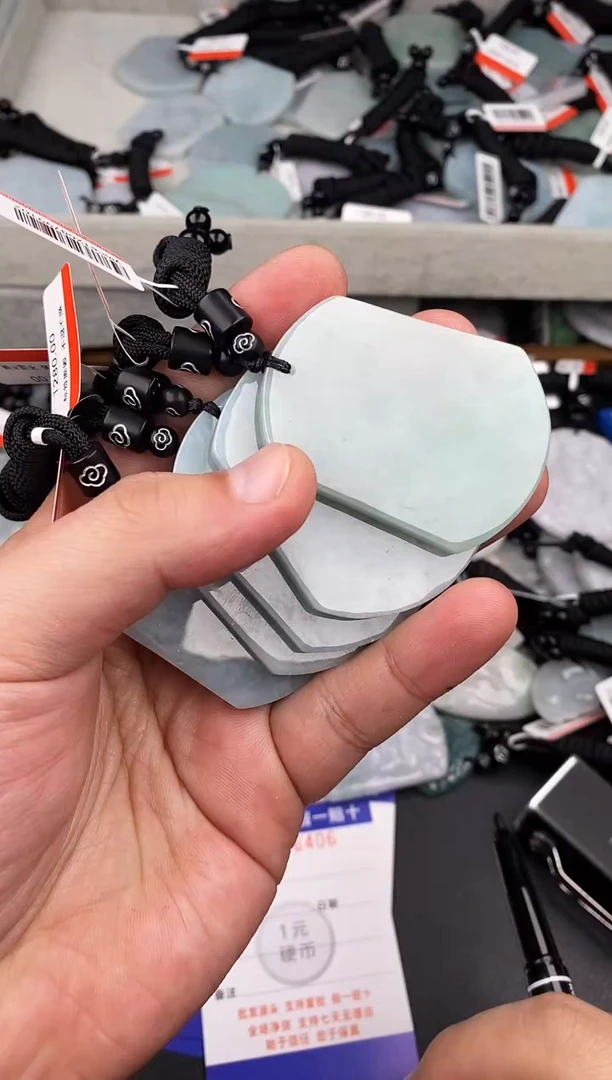 【闪购商品】翡翠颈饰未镶嵌   多样性发其一