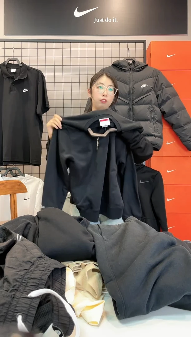 6915黑色多沟卫衣M码120斤-140斤