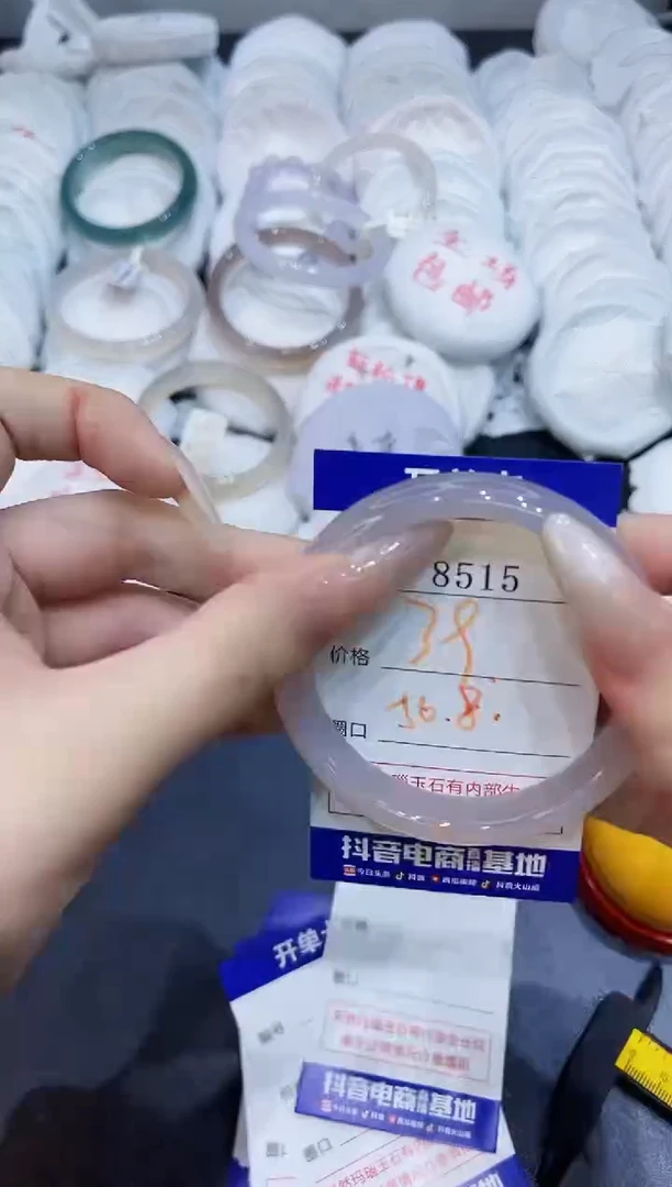 玛瑙/玉髓手镯未镶嵌8515