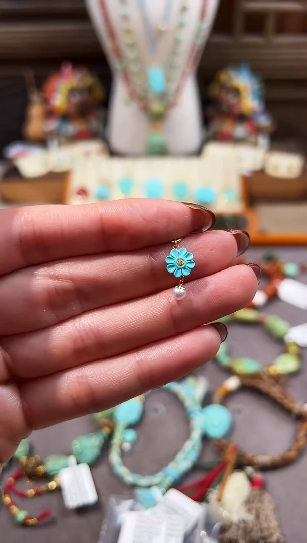 18K金镶嵌绿松石提溜小雏菊