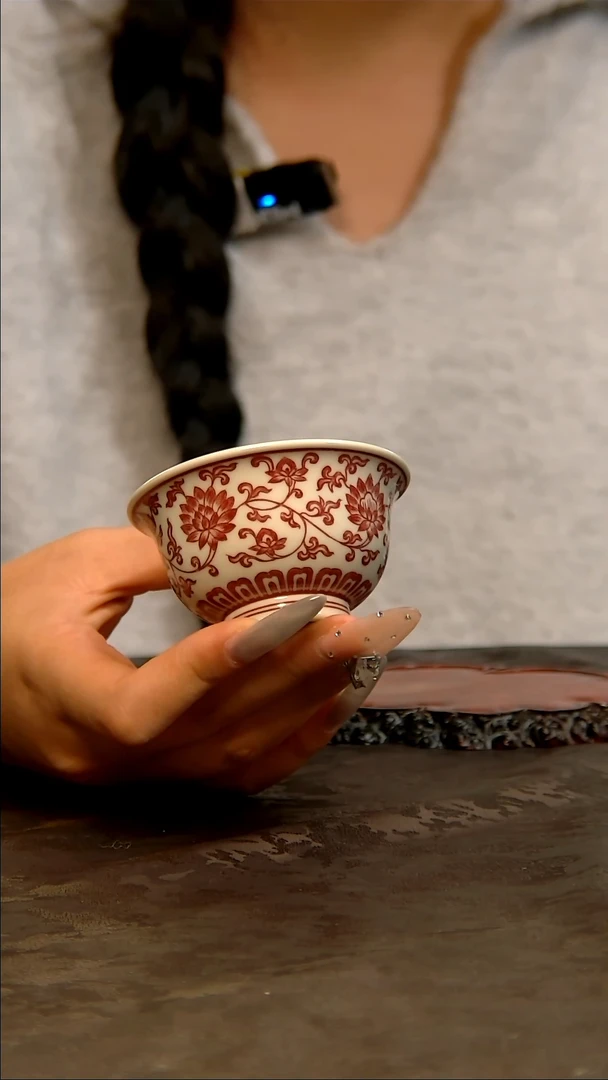 【闪购商品】青花手绘缠枝莲釉里红主人杯