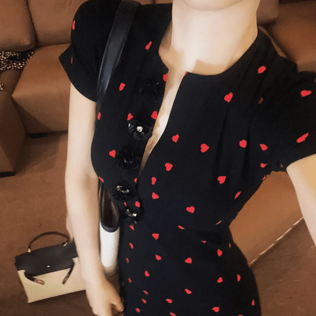 法式复古黑色爱心连衣裙子女春季2025年新款显瘦收腰气质包臀长裙