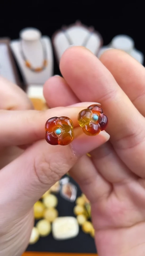 琥珀未镶嵌珠宝奇石多样性发其一