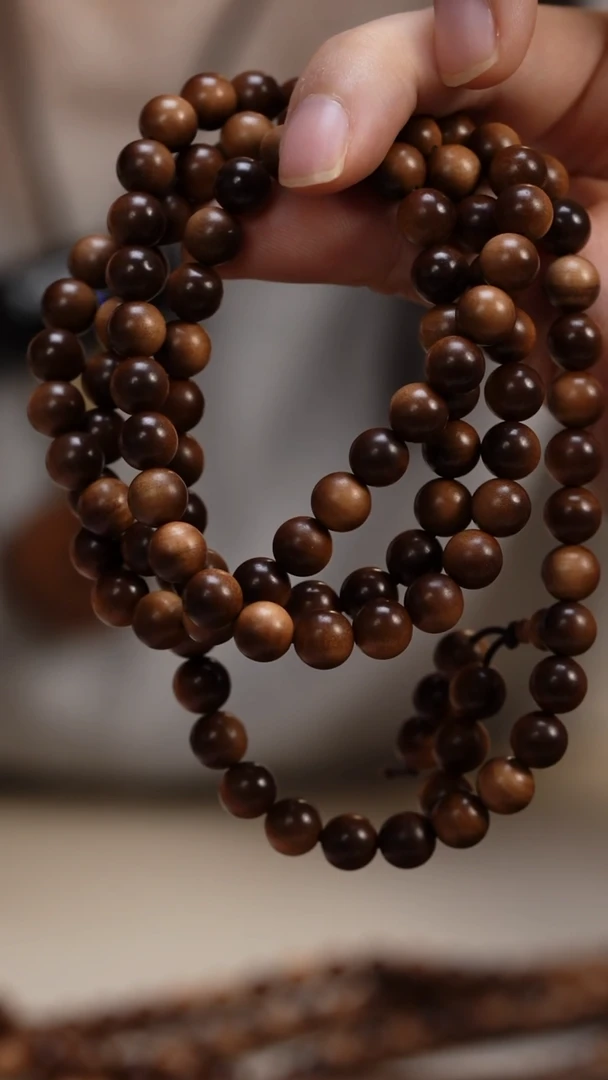 檀香木手串/手链是***?老山檀香0.8圆珠多圈108颗沉水钢印料