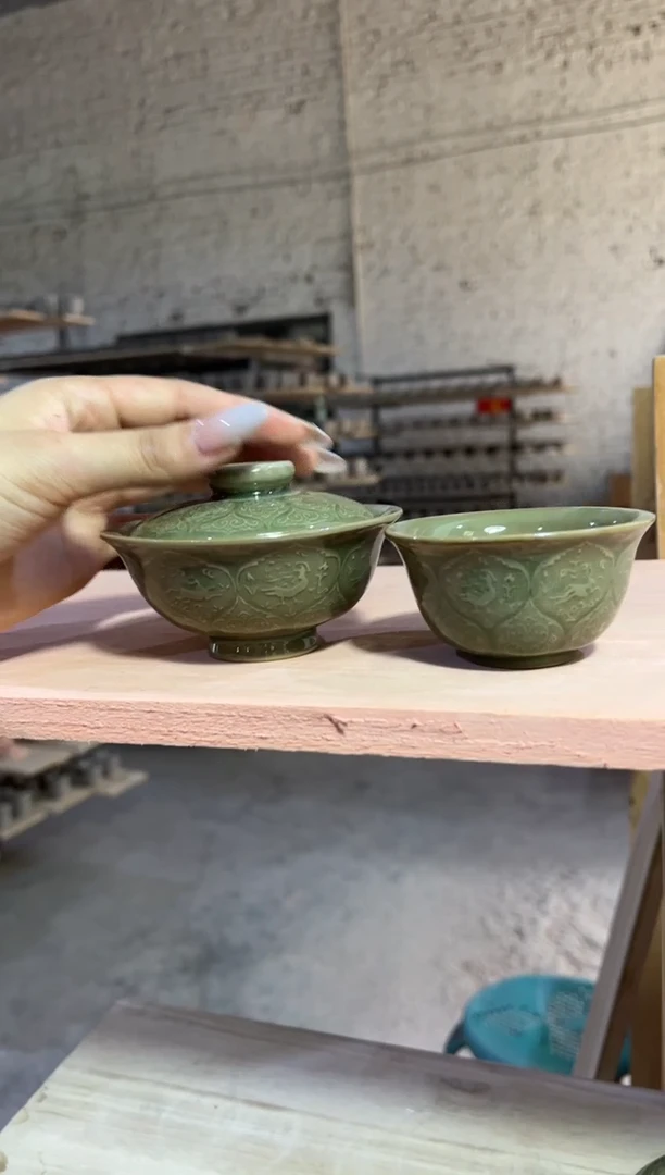 微瑕耀州窑青瓷鸳鸯莲瓣盖碗+鸳鸯小杯