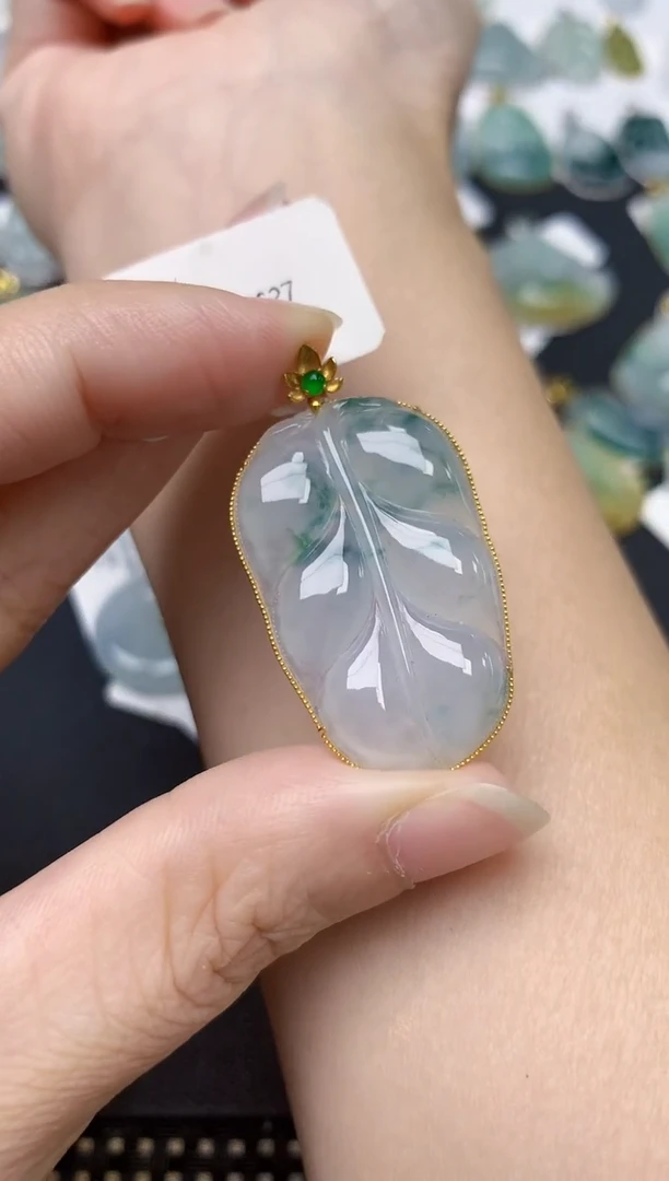 颈饰18K金镶嵌翡翠天然缅甸A货翡翠