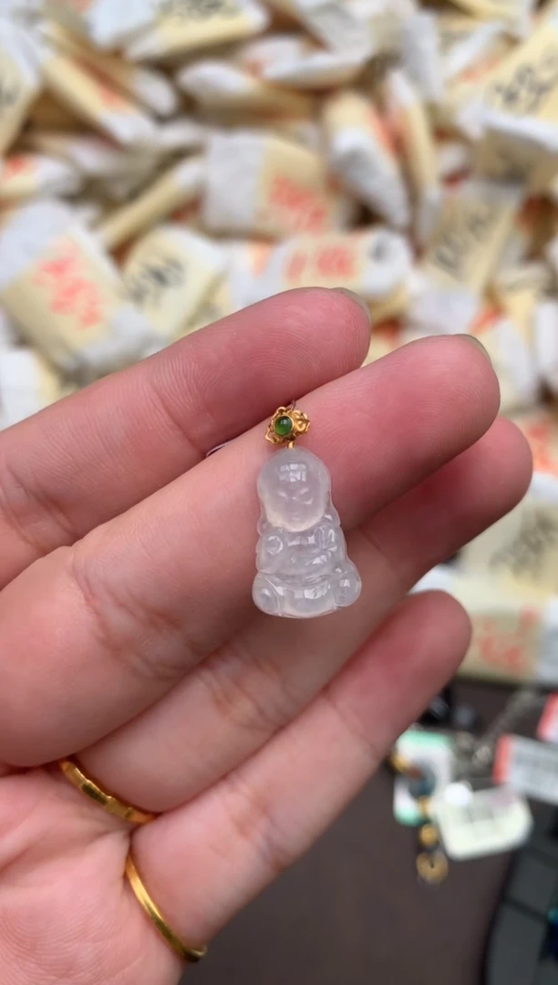 翡翠挂件18K金镶嵌   —