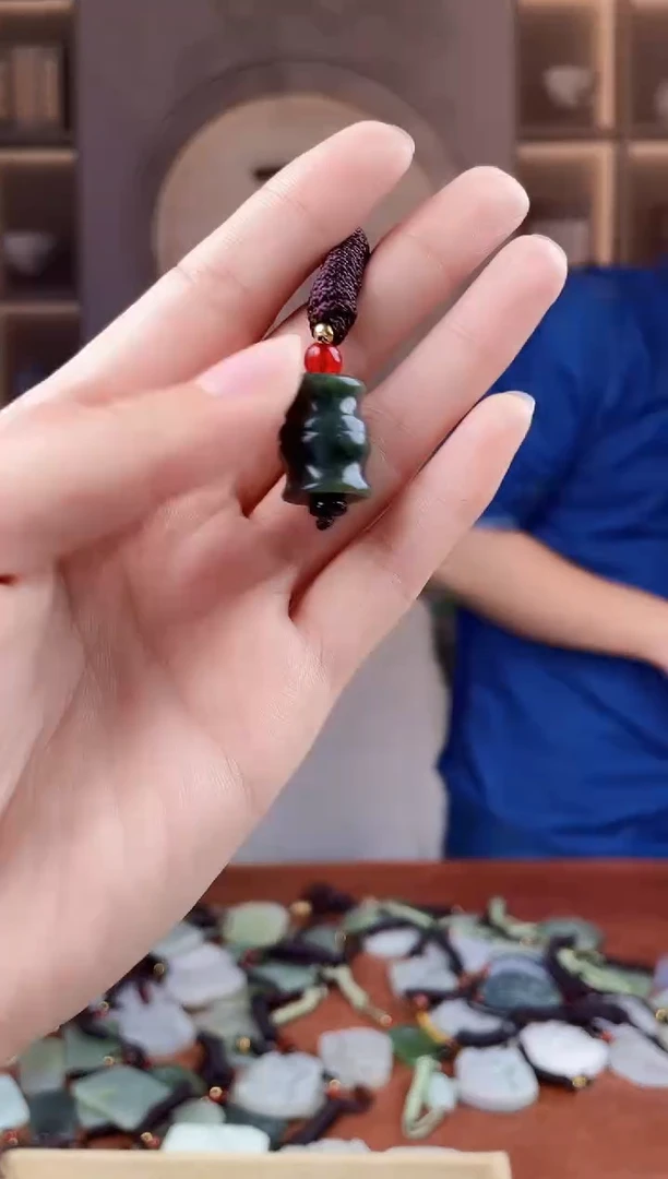 未镶嵌和田玉挂件拍一发一，多样性发货