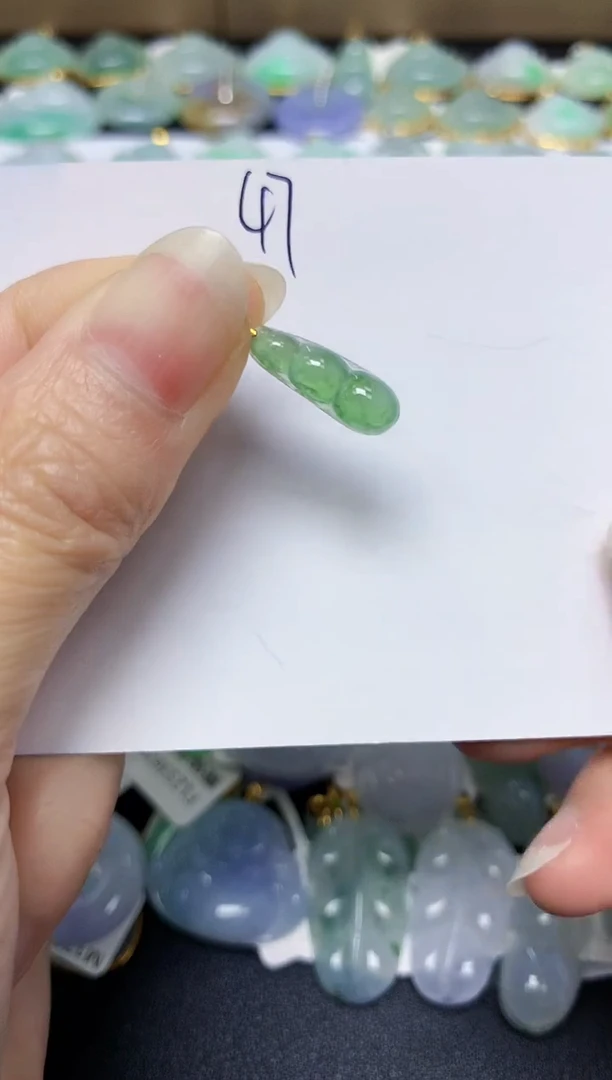 翡翠未镶嵌颈饰天然翡翠A货