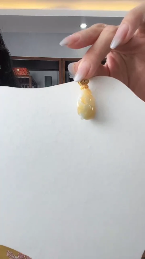 翡翠未镶嵌颈饰葫芦