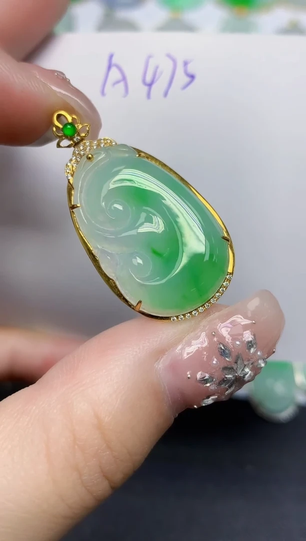 颈饰18K金镶嵌翡翠天然缅甸翡翠A货翡翠百元以上9元证书费自理