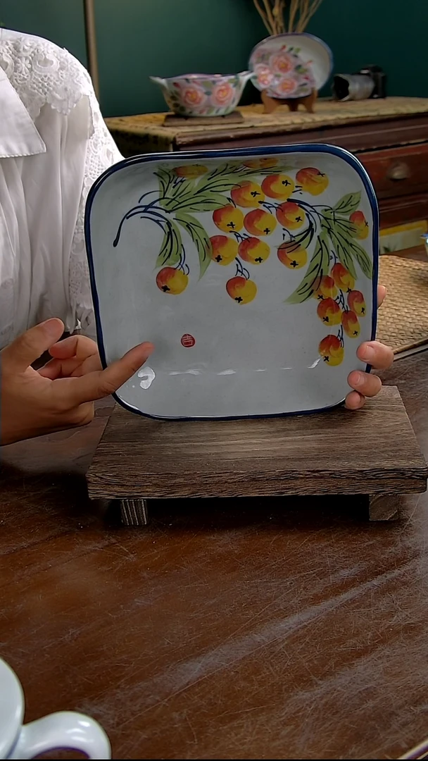 瓷片8英寸四方盘-枇杷