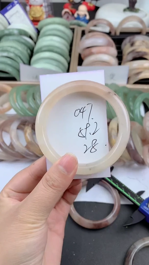 未镶嵌手镯石英质玉047