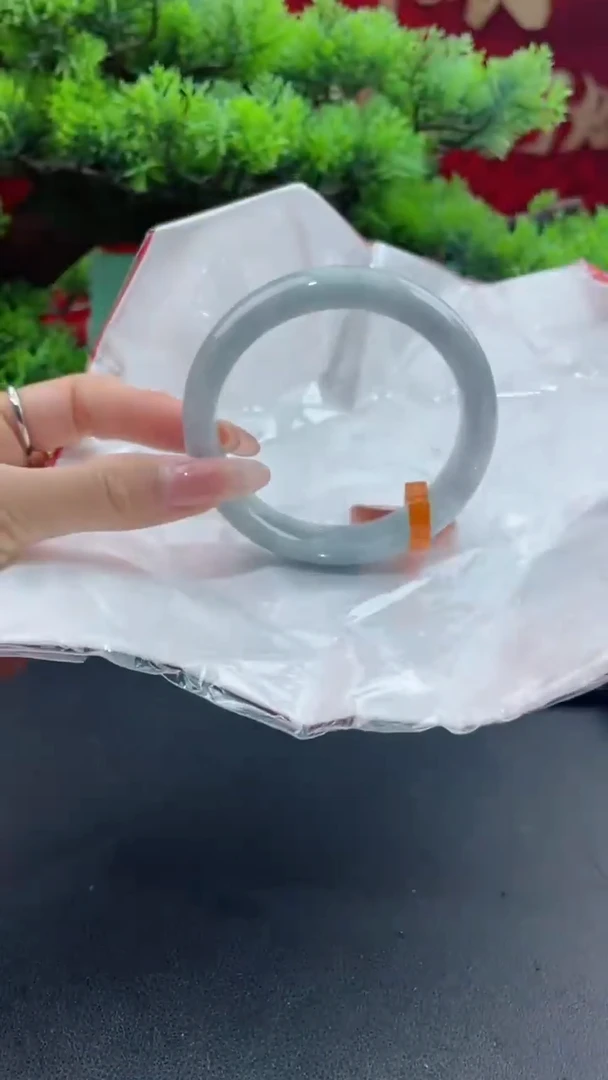 【闪购商品】翡翠手镯未镶嵌8翡翠手镯（微瑕）