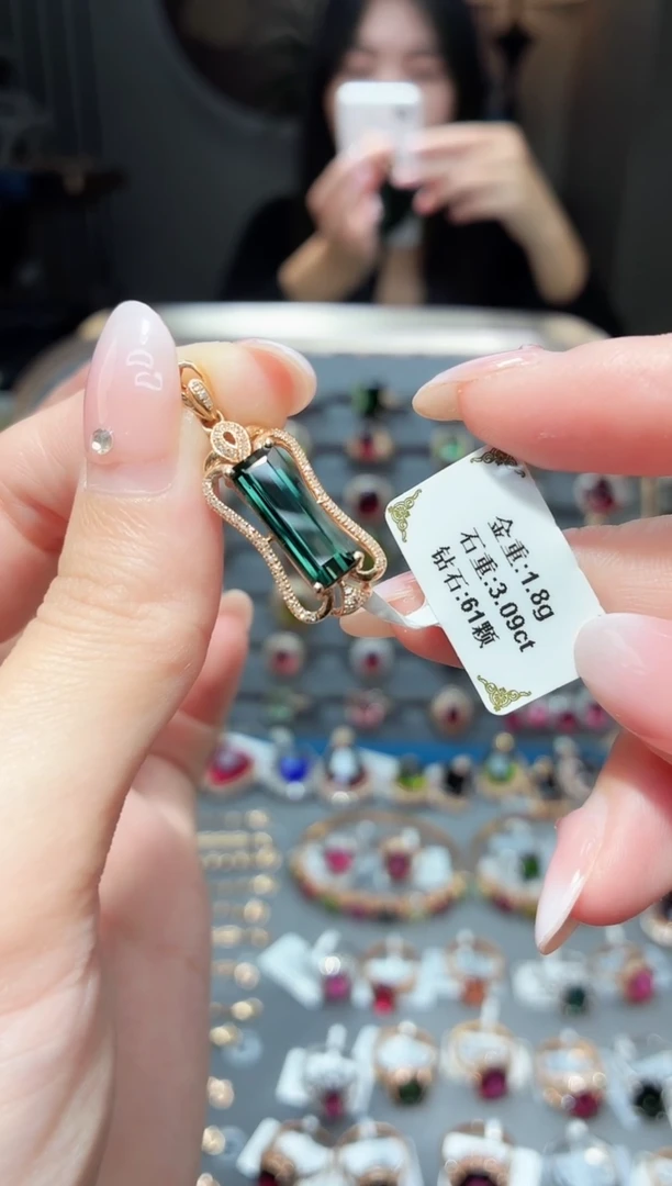 颈饰18K金镶嵌碧玺3.09ct