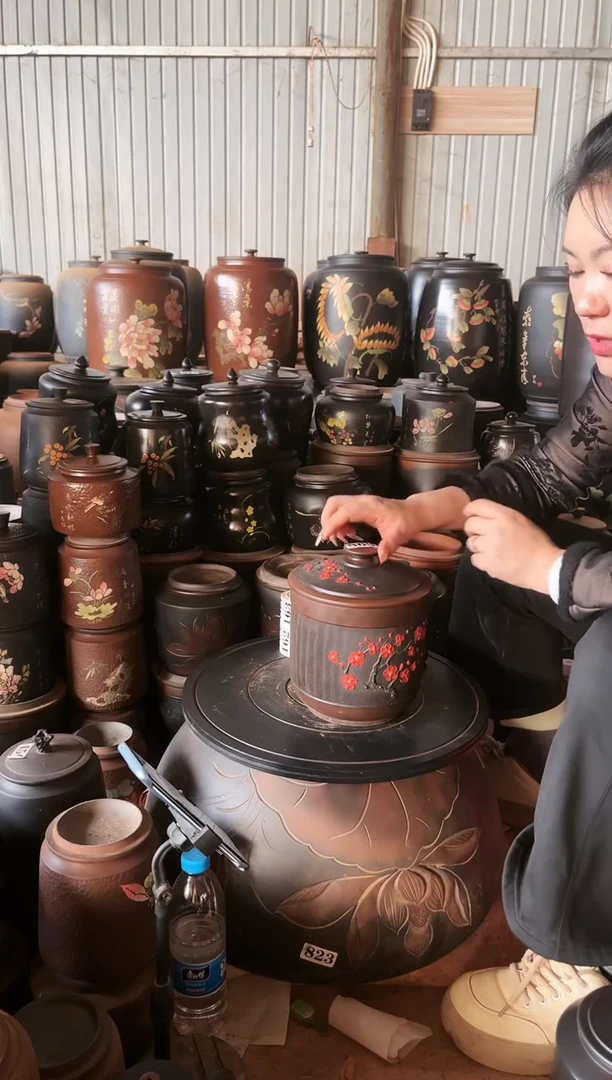 【闪购商品】壶瑕疵茶叶罐 小五饼红梅变形 863