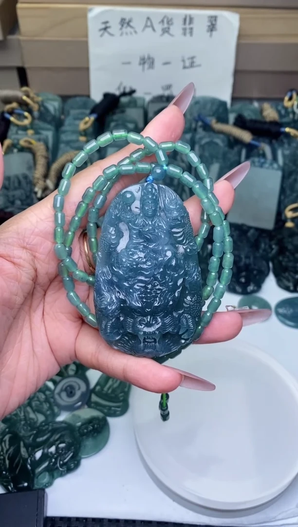 颈饰未镶嵌翡翠
