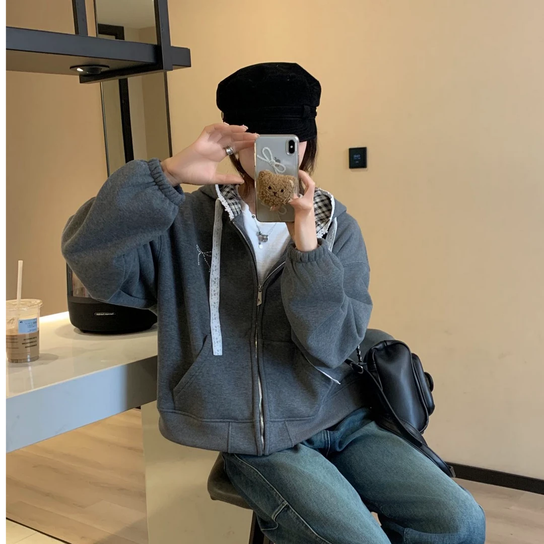 程程甄选  蝴蝶结加厚奥粒绒蕾丝格子连帽外套8003