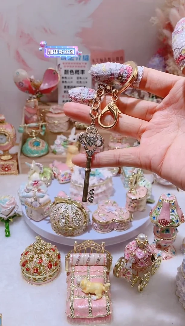 合金珐琅彩钥匙扣一个