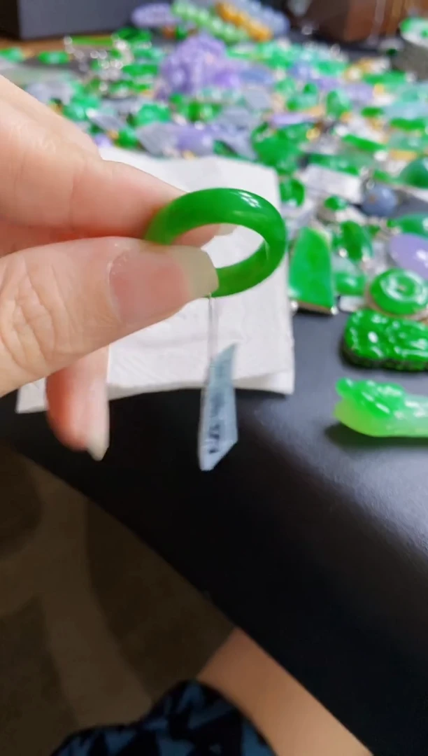 翡翠未镶嵌颈饰戒圈16