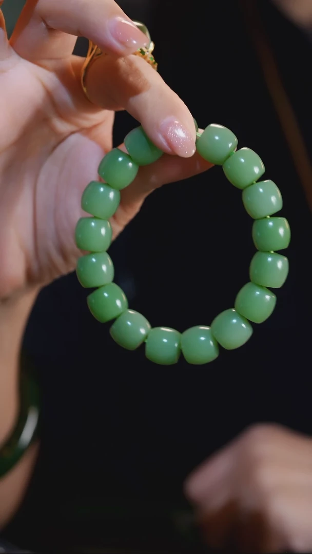 未镶嵌手链和田玉俄七和田玉浓粉绿完美级大直切