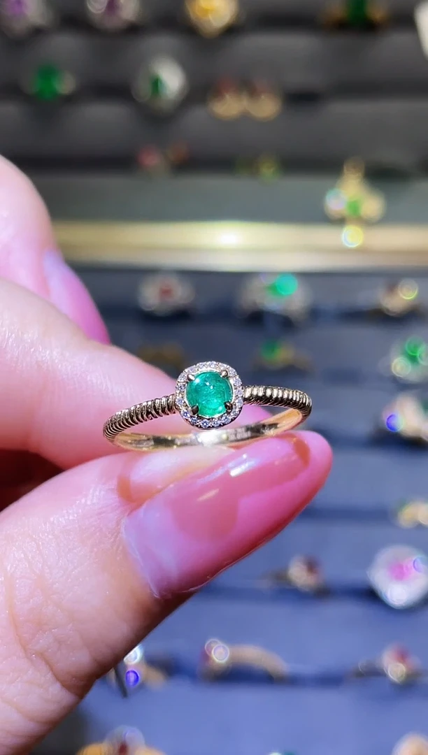 18K金镶嵌戒指祖母绿0.3ct