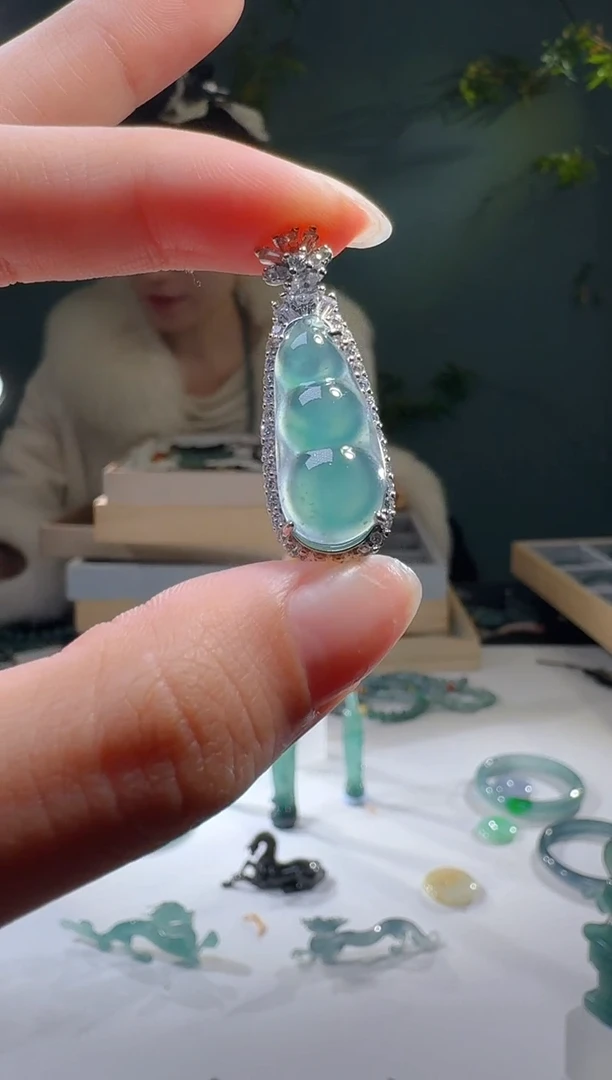 【闪购商品】翡翠颈饰未镶嵌天然A货翡翠豆子