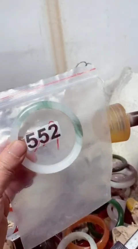 【闪购商品】石英质玉手镯未镶嵌62+552