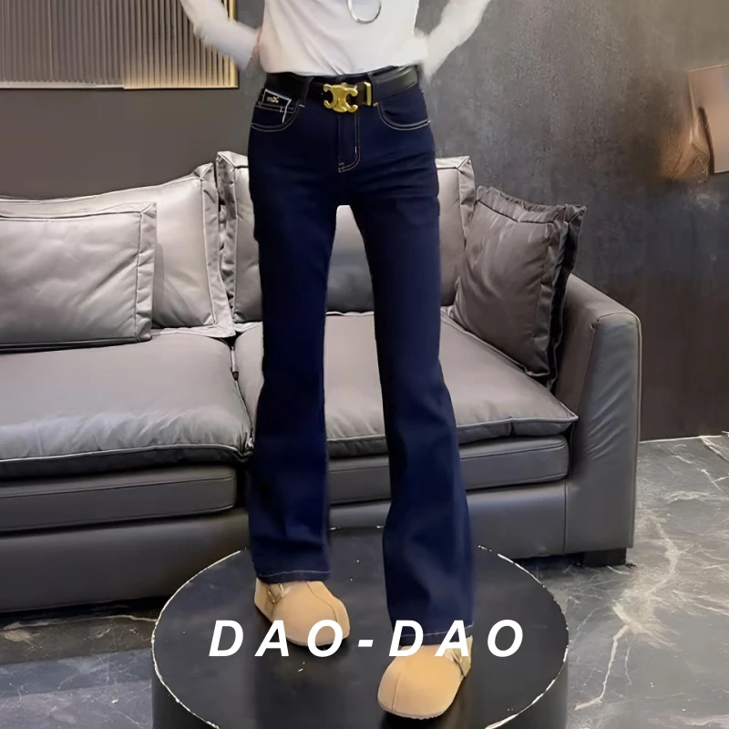 2025年新款今年流行爆款微喇裤大码梨型身材显瘦简约风直筒牛仔裤