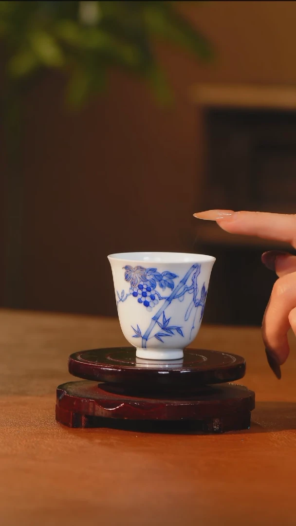 描银青花葡萄闻香杯