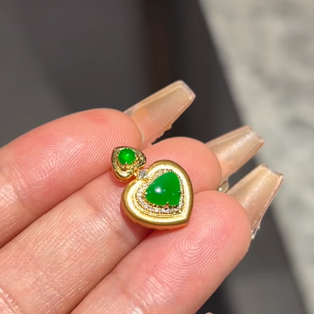 翡翠爱心吊坠项链18k金钻石镶嵌天然缅甸翡翠满色满绿货设计师款