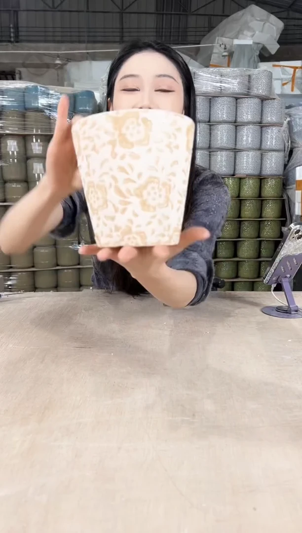 【闪购商品】陶瓷圆筒缩点小号14x13