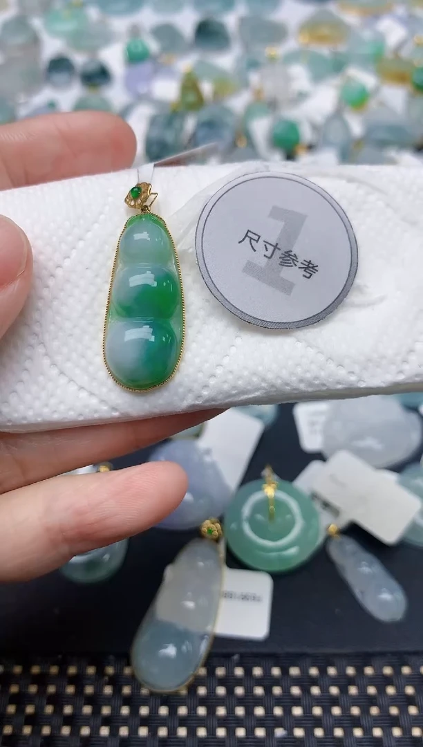 颈饰18K金镶嵌翡翠天然缅甸A货翡翠