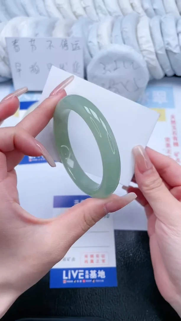 【闪购商品】石英质玉手镯未镶嵌T46-53.4