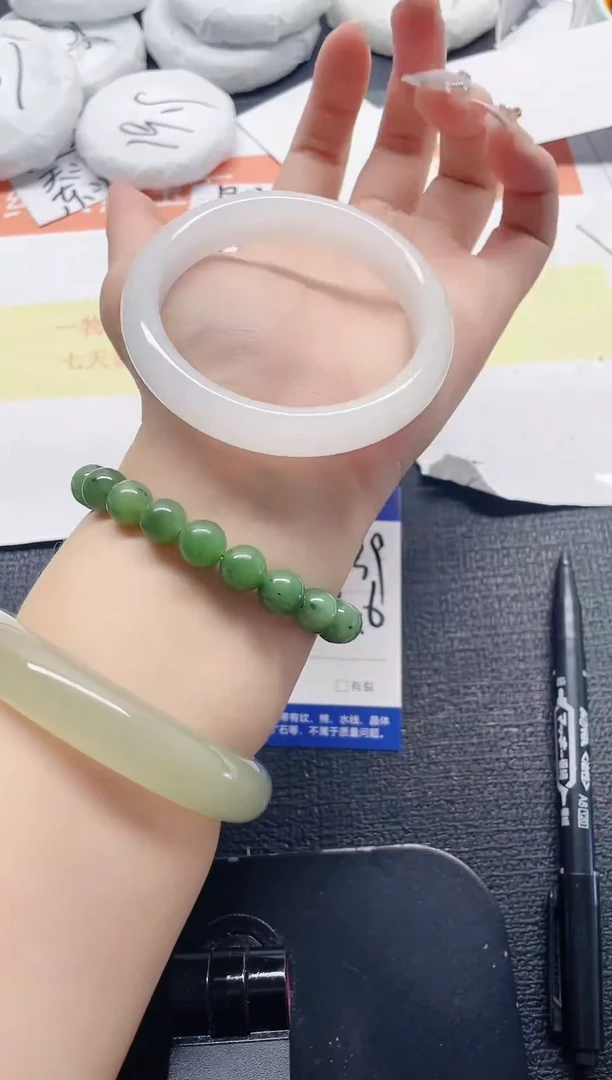 未镶嵌手镯石英质玉239-58