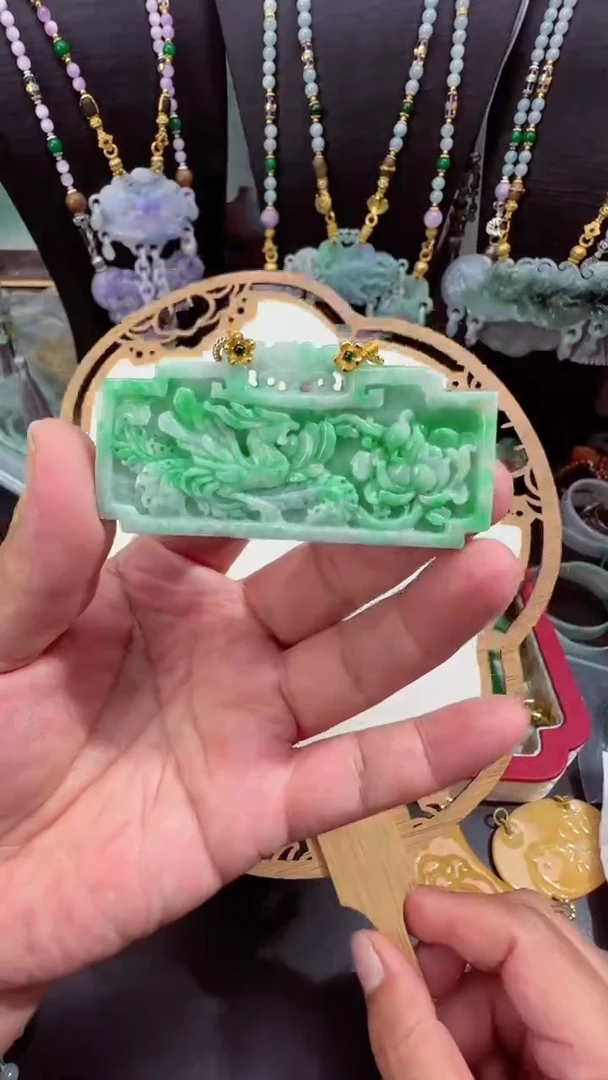 翡翠未镶嵌颈饰吊坠