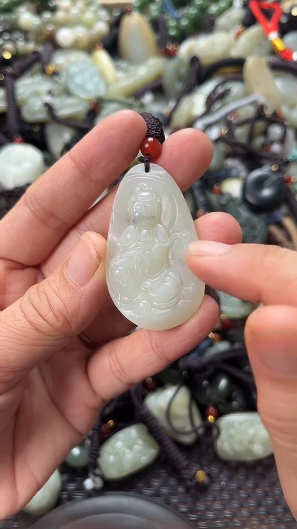 和田玉未镶嵌颈饰（多样性发一件）没有证书有瑕