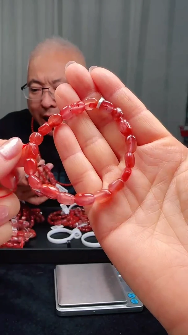 南红玛瑙多样性发一件未镶嵌6mm原矿九口随型手串