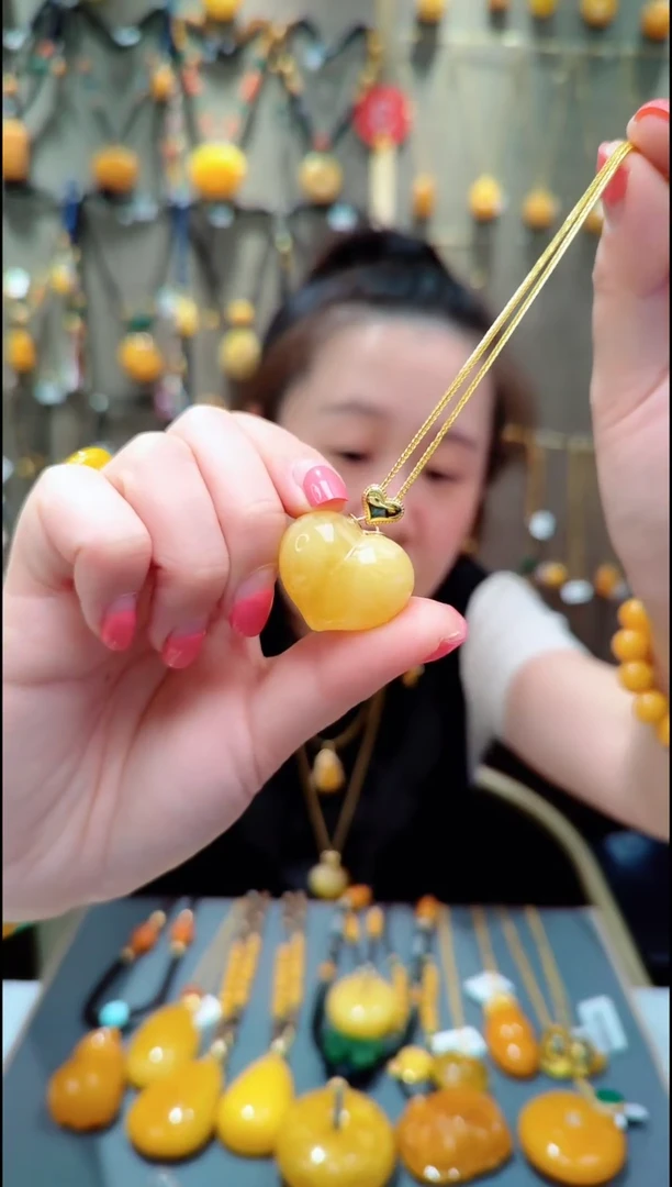 蜜蜡银S925镀金镶嵌珠宝奇石﹣A109蜜蜡吊坠爱心