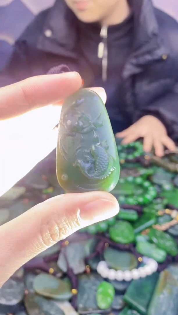 颈饰未镶嵌和田玉1