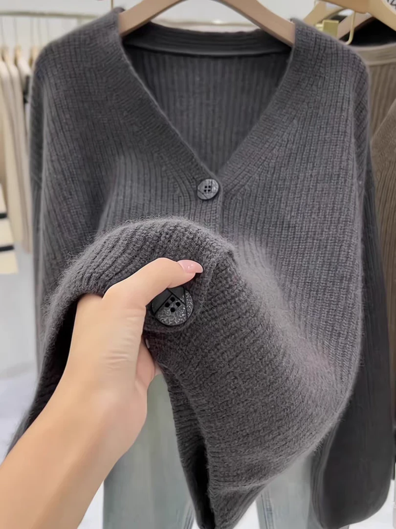 红色高级感浣熊绒毛衣开衫女秋冬慵懒风复古V领宽松软糯针织外套