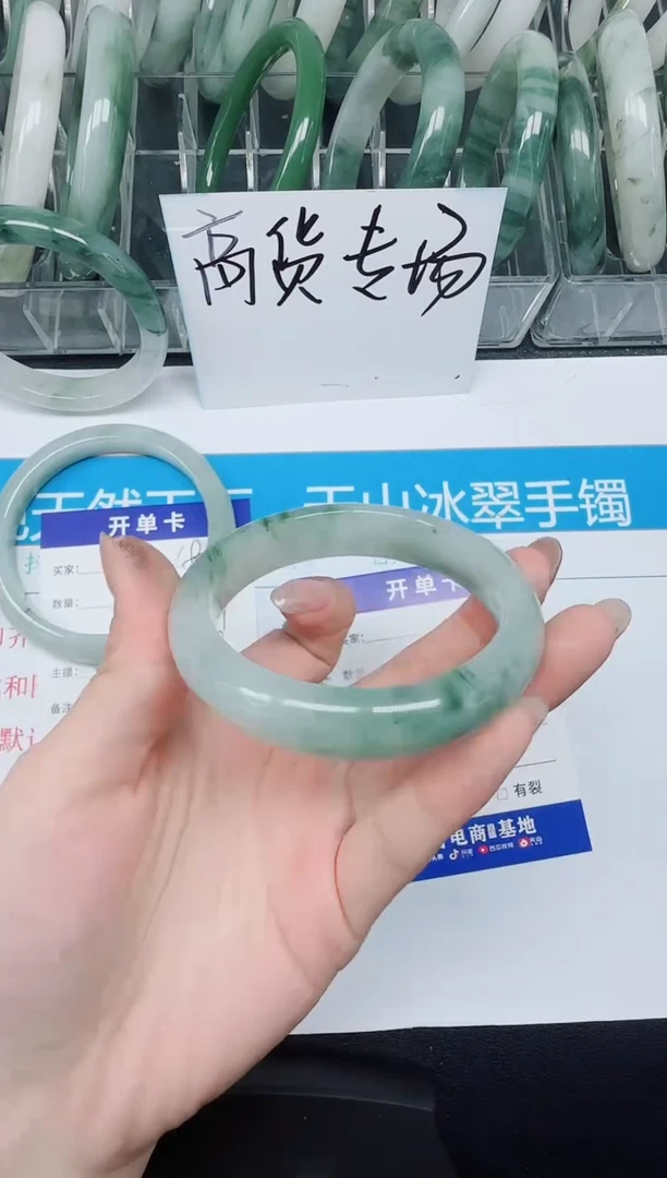 未镶嵌手镯石英质玉182-54.7